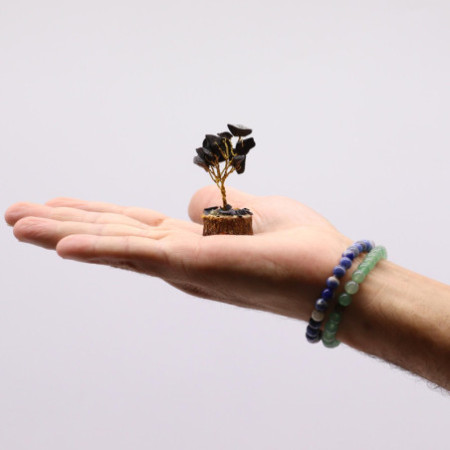 Mini arbres à pierres précieuses sur socle en bois et Agate noire (15 pierres)