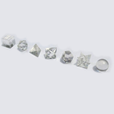 Ensemble géométrique en cristal de sept pièces