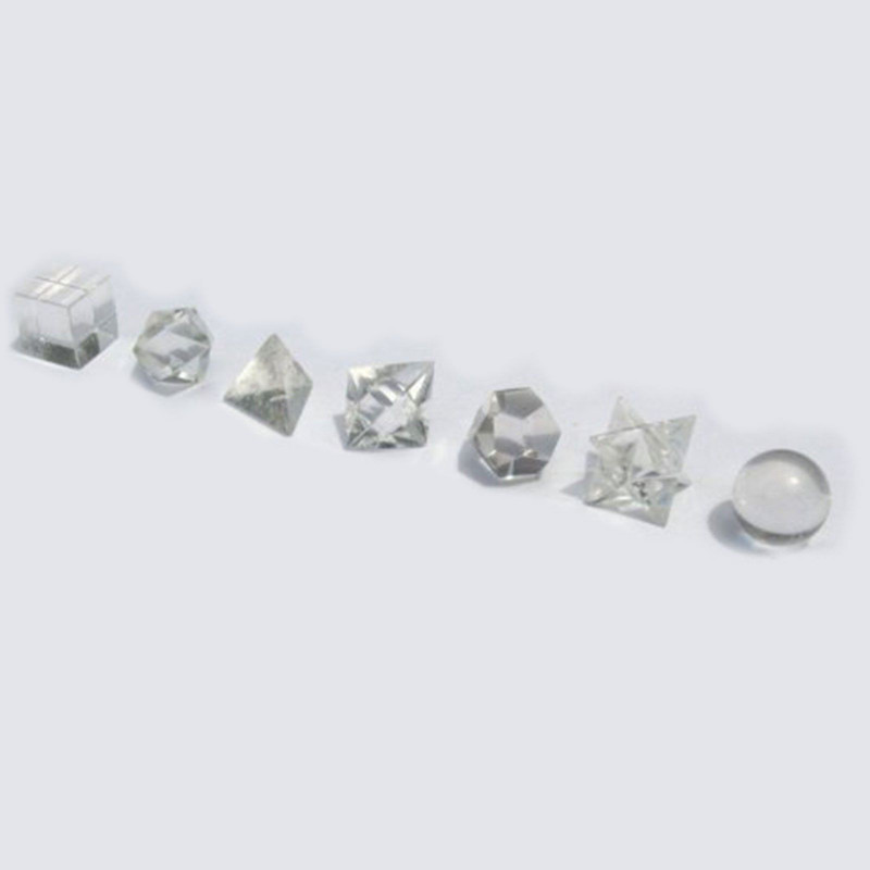 Ensemble géométrique en cristal de sept pièces