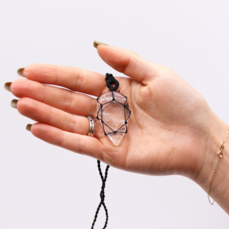 Pendentif en forme de larme avec pierres précieuses lacées - Quartz de roche