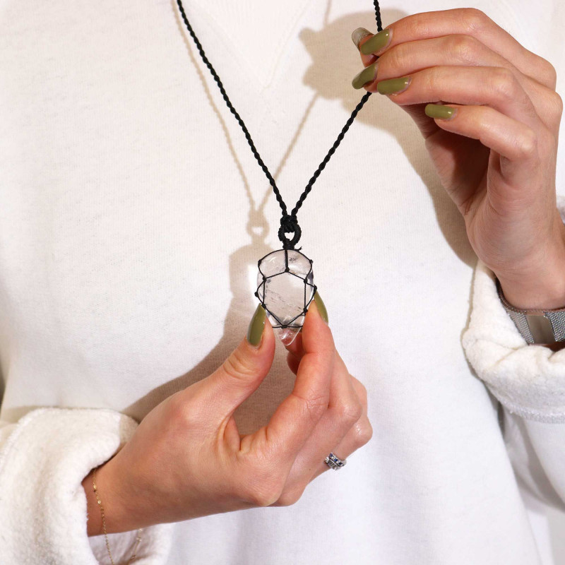 Pendentif en forme de larme avec pierres précieuses lacées - Quartz de roche