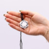 Pendentif hexagonal en pierres précieuses lacées - Howlite blanche
