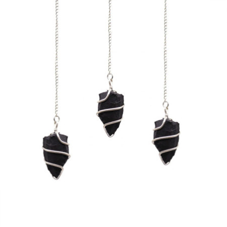 Pendule en pierre précieuse brute - Agate noire