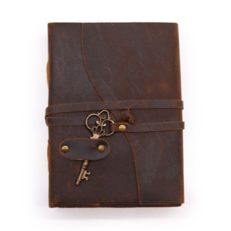 Cuir huilé et clé - 200 pages à tranches décentrées - 13x18cm