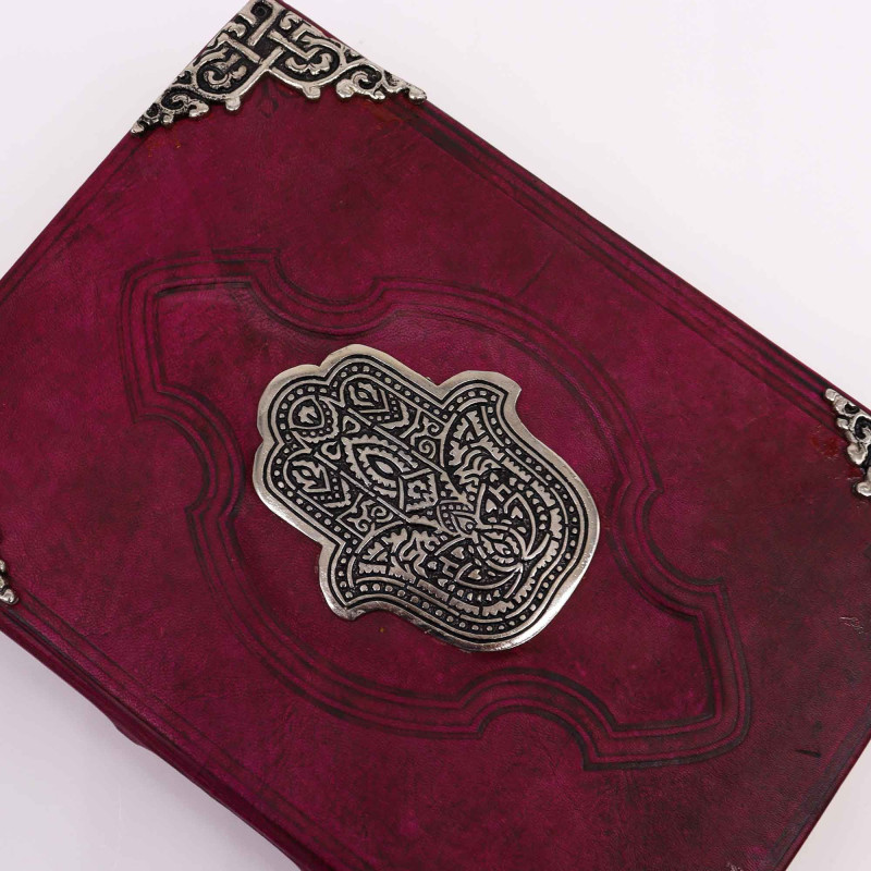 Livre épais rouge beige - Décor Hamsa en zinc - 200 pages à bords frangés - 26 x 18 cm