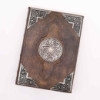 Livre brun clair épais - Décor pentagone en zinc - 200 pages à bords frangés - 26 x 18 cm