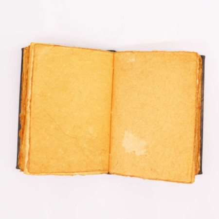 Livre brun clair épais - Décor pentagone en zinc - 200 pages à bords frangés - 26 x 18 cm