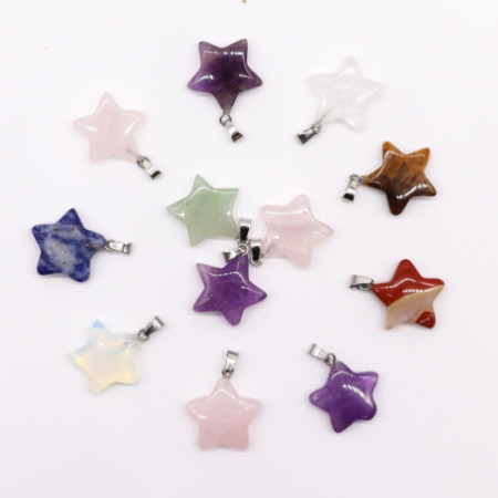 Pendentifs étoiles en pierres précieuses (assortiment de 12) 20 x 6 mm