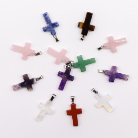 Pendentifs croix en pierres précieuses (assortiment de 12) 25 x 18 mm
