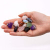 Pendentifs mini crânes en pierres précieuses (12 assortis) 20 x 15 mm