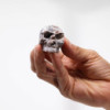 Crâne sculpté en géodes de calcite - (environ 4,5 cm)