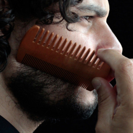 Peigne à barbe à deux faces