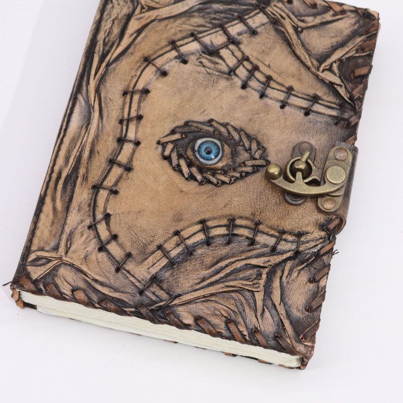 Livre brun clair - Décor mauvais œil - 160 pages à bords frangés - 20 x 15 cm