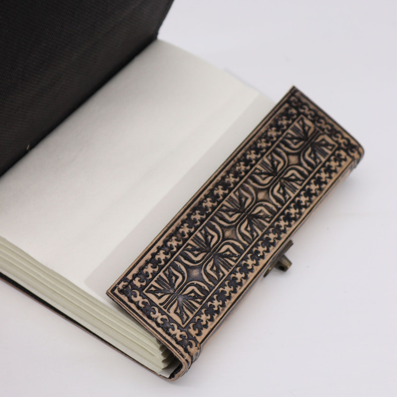 Bouddha - Carnet ésotérique - Rouge Tan - 200 pages Bordure cousue - 17,5 x 12,5 x 3 cm