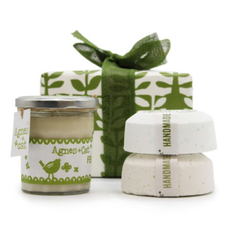 Coffret cadeau - Rhubarbe (bougie) + Figue blanche et baies de Fell (pétillant)