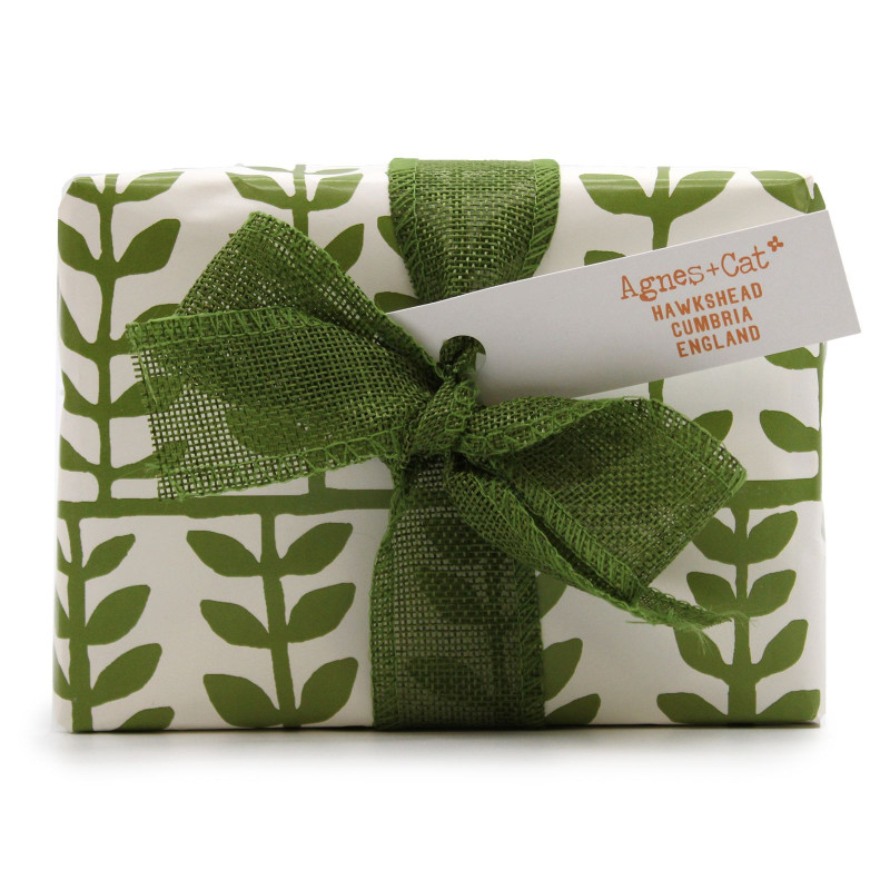 Coffret cadeau - Rhubarbe (bougie) + Figue blanche et baies de Fell (pétillant)