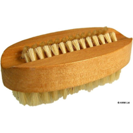 Brosse à ongles sérieuse