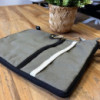Pochette de voyage en toile pour ordinateur portable - Olive - 24 x 33 cm