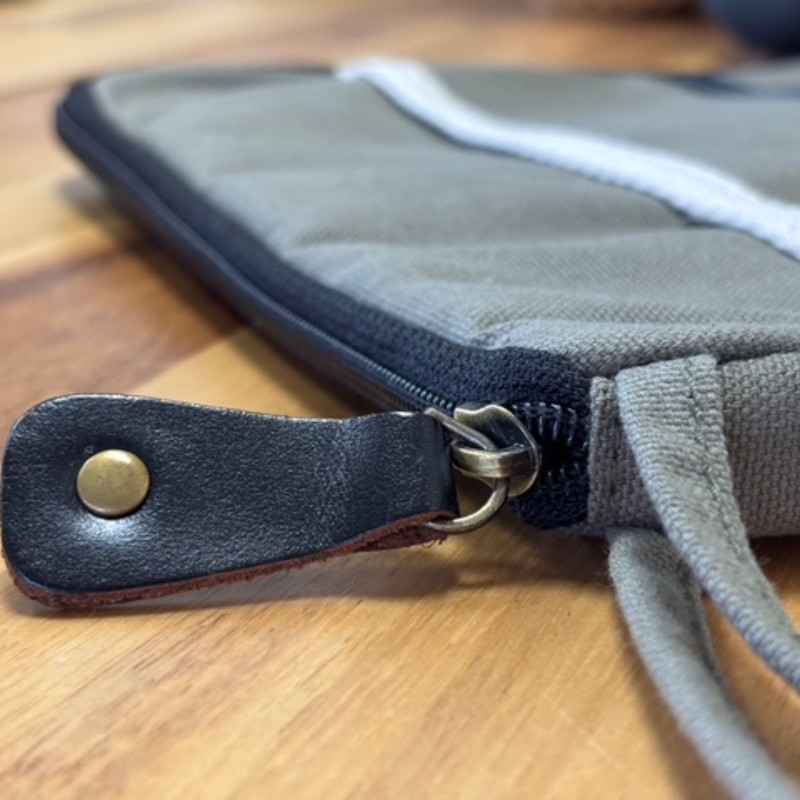 Pochette de voyage en toile pour ordinateur portable - Olive - 24 x 33 cm