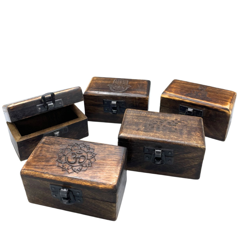 Pilulier en bois 9x5x4cm - Motifs sculptés