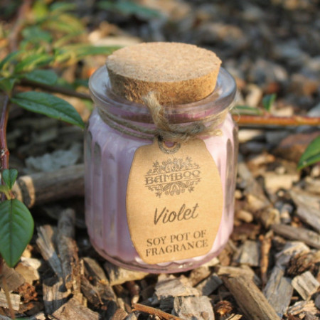Bougies parfumées au soja violet en pot