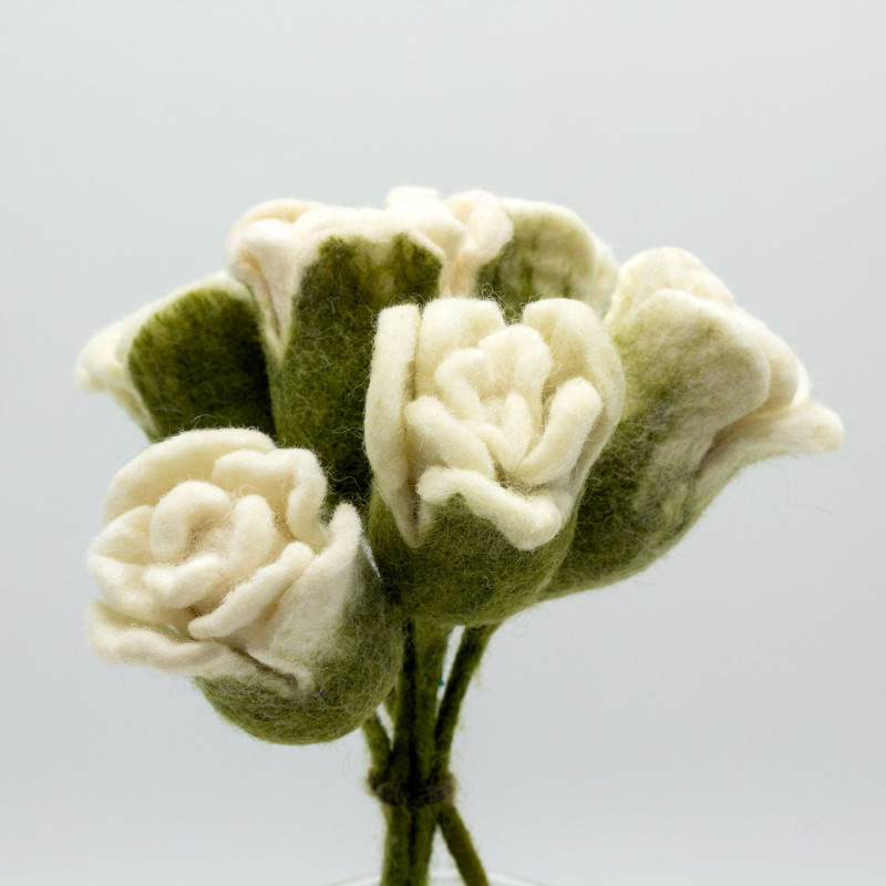 6x Fleurs en feutre - Roses blanches