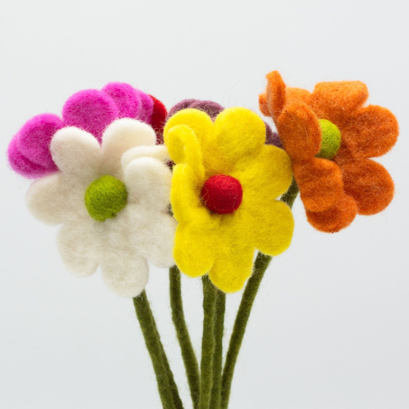 6x Fleurs en feutre - Marguerite (couleurs assorties)