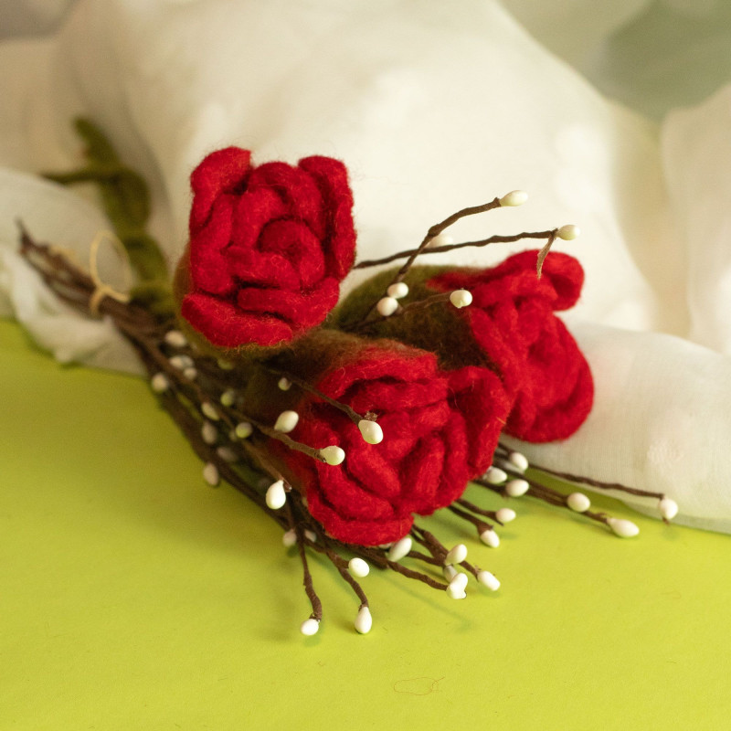 6x Fleurs en feutre - Roses rouges