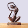Yoga Lady en bois - Antique - Posture de rotation - « Tourner, se détendre, s'écouler et grandir »
