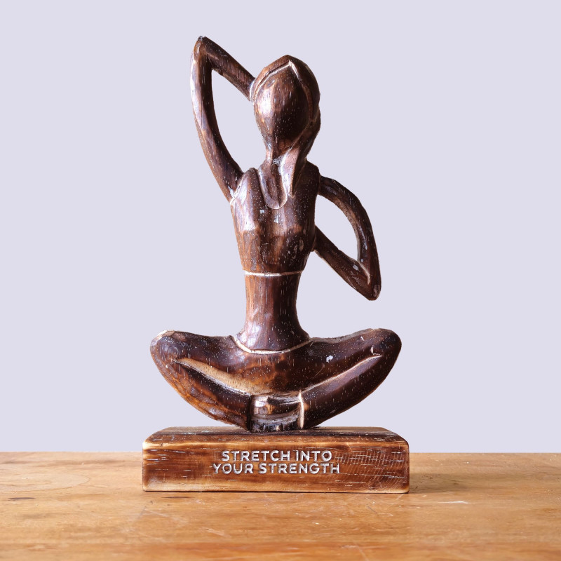 Yoga Lady en bois - Antique - Posture du visage de vache - « Étirez-vous pour retrouver votre force »