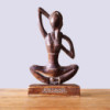 Yoga Lady en bois - Antique - Posture du visage de vache - « Étirez-vous pour retrouver votre force »