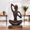 Yoga Lady en bois - Antique - Posture du visage de vache - « Étirez-vous pour retrouver votre force »