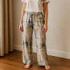 (ML) Nomad Sari On the Med Collection - Pantalon de détente - Motif grec doré et bleu - Peint à la main