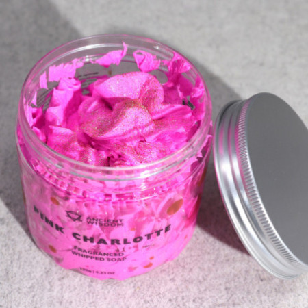 Savon à la crème fouettée Pink Charlotte 120 g