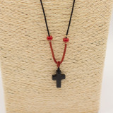 Collier cordon avec pendentif en pierre précieuse - Croix en agate noire