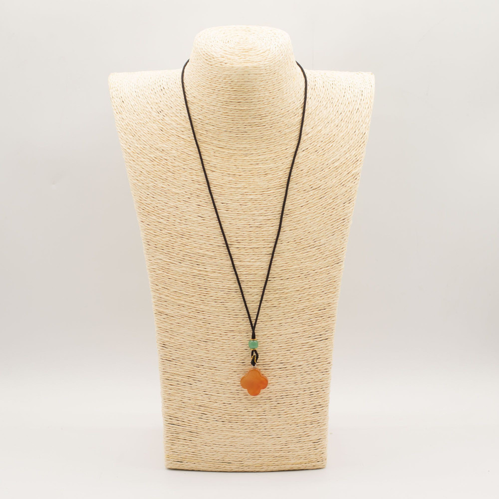 Collier cordon avec pendentif en pierre précieuse - Trèfle en jade rouge