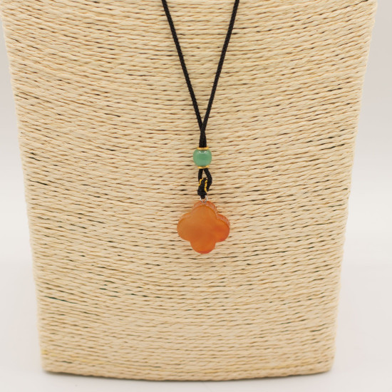 Collier cordon avec pendentif en pierre précieuse - Trèfle en jade rouge