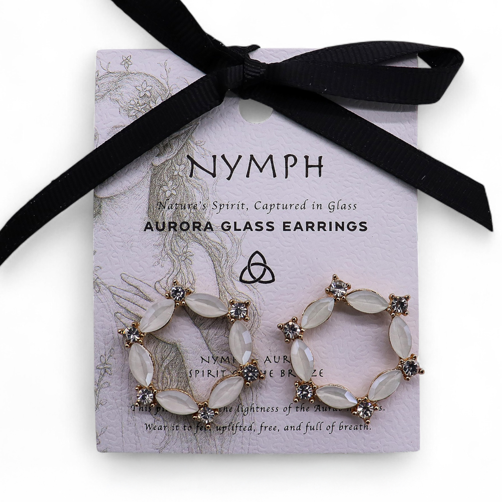 Boucles d'oreilles en perle, verre vintage et créoles.