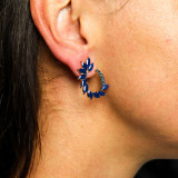 Boucles d'oreilles créoles bleu royal en verre vintage.