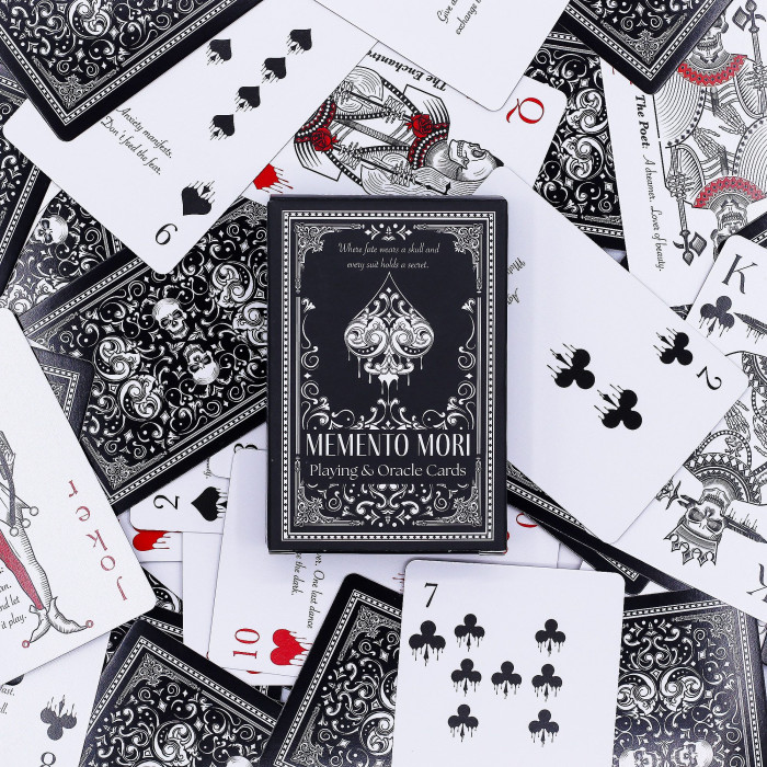 Cartes à jouer et oracles gothiques Memento Mori
