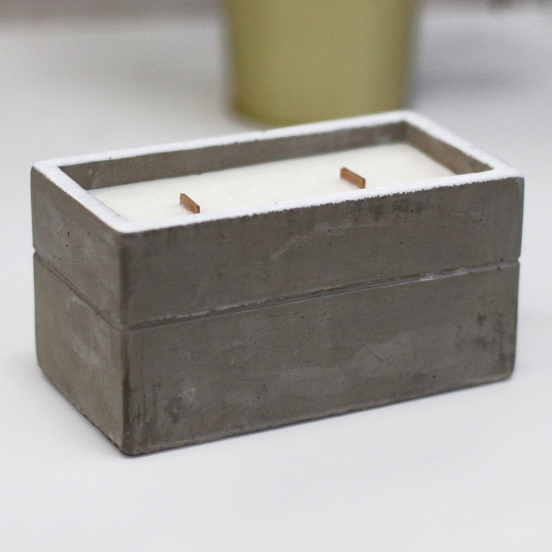 Grande bougie de soja en béton - Clou de girofle et santal foncé