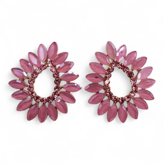 Boucles d'oreilles créoles rose pâle en verre vintage.