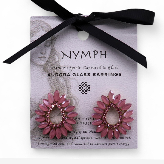 Boucles d'oreilles créoles rose pâle en verre vintage.