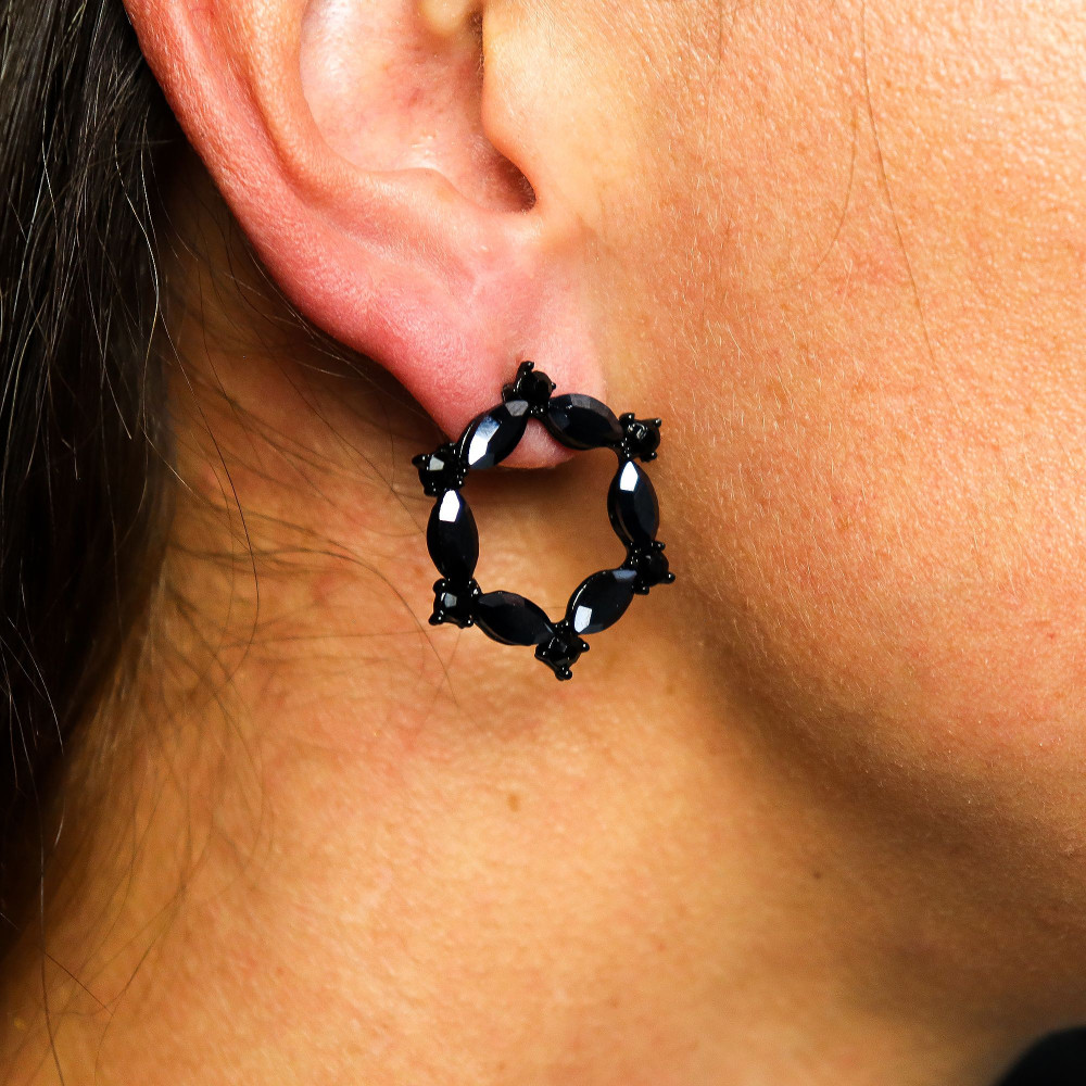 Boucles d'oreilles créoles en verre vintage noir de jais.