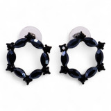 Boucles d'oreilles créoles en verre vintage noir de jais.