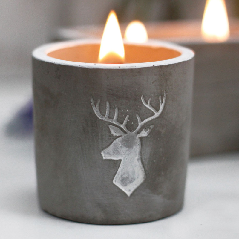 Bougie de soja en béton Med - Tête de cerf - Whisky et fumée de bois