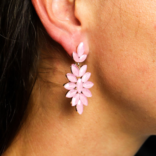 Boucles d'oreilles pendantes en verre vintage rose pâle.