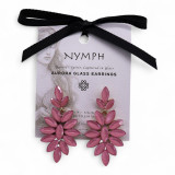 Boucles d'oreilles pendantes en verre vintage rose pâle.