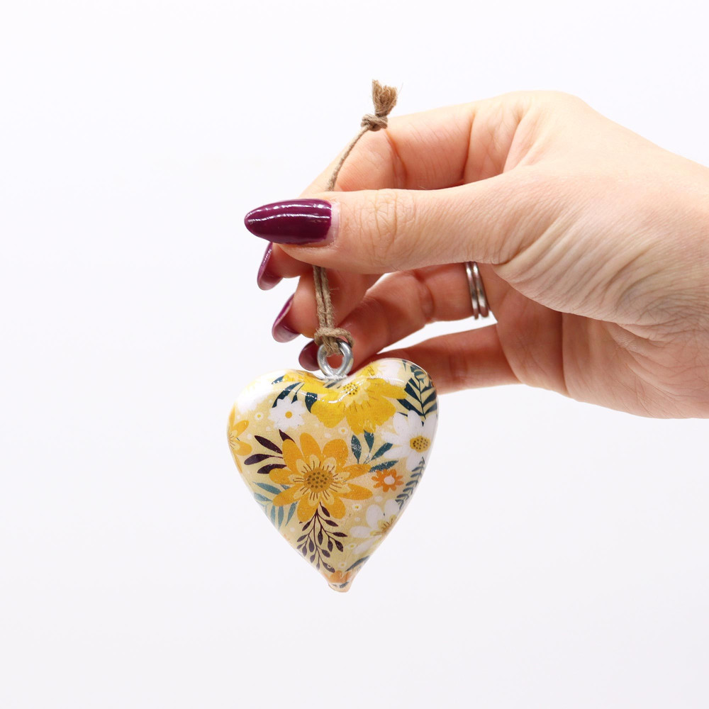 Grand cœur décoratif en bois - Motif floral jaune