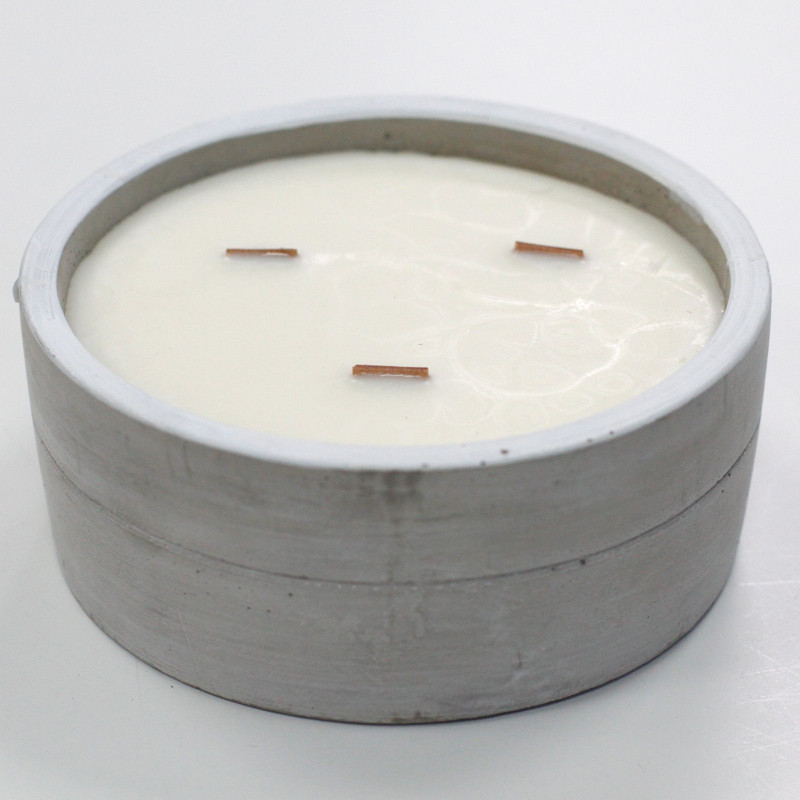 Grande bougie de soja en béton - Patchouli et ambre foncé
